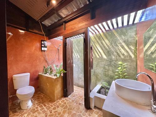 Koupelna v ubytování The Frog Khaoyai Resort เดอะฟร็อกเขาใหญ่ รีสอร์ท