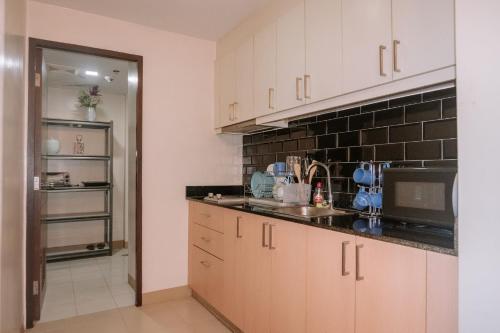 Η κουζίνα ή μικρή κουζίνα στο Elegant Living in the City