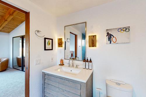 Koupelna v ubytování Coffee by the Sea