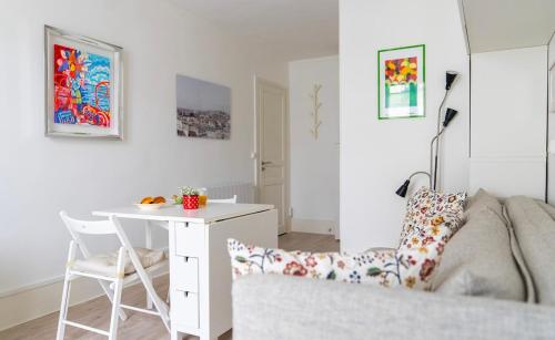 Cosy studio Métro 14, 13