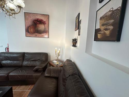 a living room with a couch and a table at casa rural las mariposas in Lerín