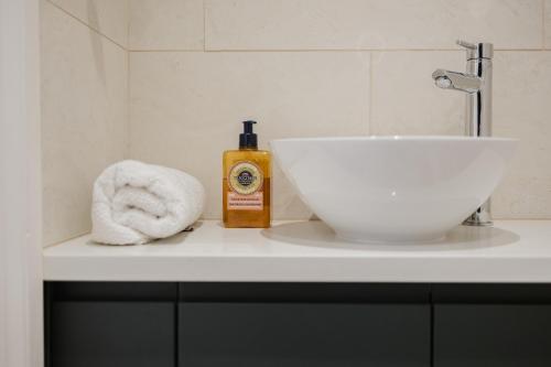Φωτογραφία από το άλμπουμ του Stylish Retreat with Private Garden in Tetbury σε Tetbury