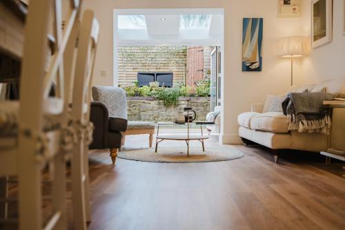 Χώρος καθιστικού στο Stylish Retreat with Private Garden in Tetbury