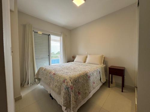 Ένα ή περισσότερα κρεβάτια σε δωμάτιο στο Apartamento Novo - 3 dormitórios - Praia da Riviera