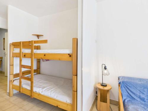 Posteľ alebo postele v izbe v ubytovaní Appartement T2 cabine climatisé, à 400m de la plage, proche commerces, 2ème étage, parking inclus - FR-1-423-272
