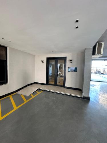 a empty room with yellow lines on the floor at Three bedrooms compound - شقة انيقة ثلاث غرف كمباوند in Dammam