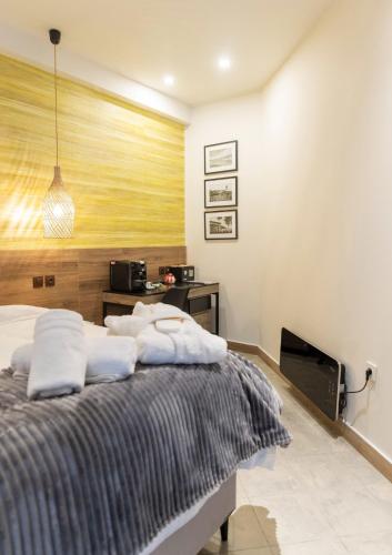 Ένα ή περισσότερα κρεβάτια σε δωμάτιο στο Trikala mall suites