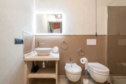 a bathroom with a sink and a toilet and a mirror at Casa Matilde - Villa San Pietro in Villa San Pietro