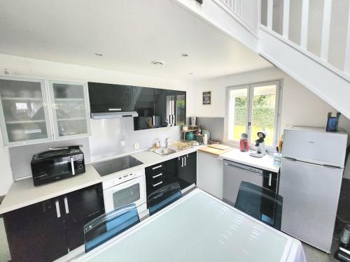 Dapur atau dapur kecil di Le calme à la mer, Maison avec jardin Equihen - Plage
