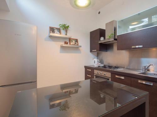 Η κουζίνα ή μικρή κουζίνα στο I Host Apartment - Falck 53