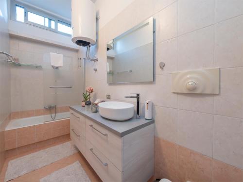 Ένα μπάνιο στο I Host Apartment - Falck 53