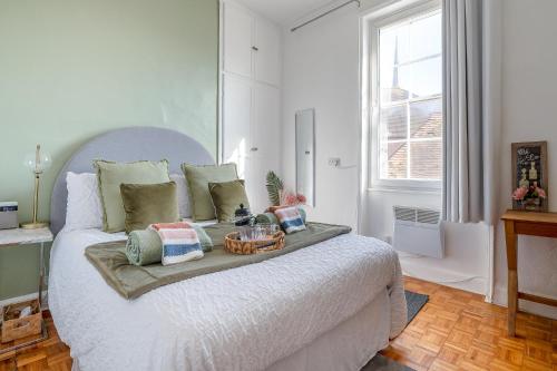 Postel nebo postele na pokoji v ubytování Flat in the Heart of Worcester