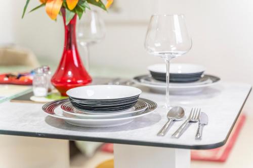 Bloom Court -Sleeps 6-Free Parking with Workspace & High-Speed WiFi photo 27