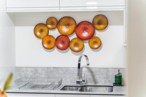 Bloom Court -Sleeps 6-Free Parking with Workspace & High-Speed WiFi photo 4
