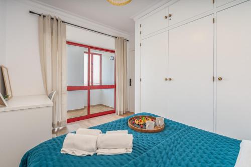 HostWise - Elegant & Stylish Flat w/ Balcony