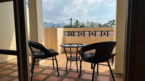 En balkon eller terrasse på Spacious, with large balcony, sea view