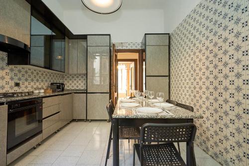 Vintage House - 2 Minutes Walk From Central Station