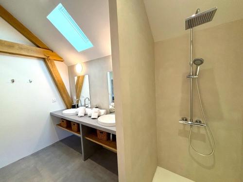 Koupelna v ubytování Les Maisons de Jeanne