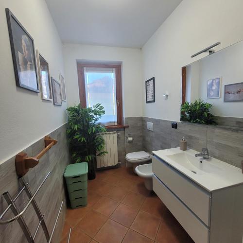Gallery image of Villa Glory Mountain Lake Iseo Hospitality in Bossico