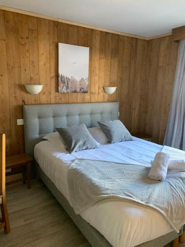 Кровать или кровати в номере Hotel Le Concorde