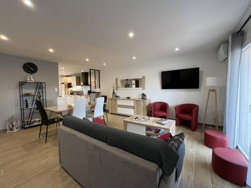 Villa de charme plain pied 3 chambres décorée avec goût bel extérieur