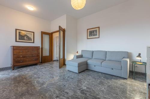 Foto GuestHost - Roomy Apartment near UniBo & Porta San Donato 1