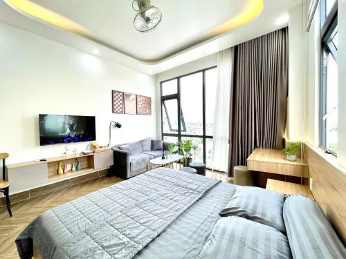 Giường trong phòng chung tại Dr 502 Modern Studio With City View And Kitchen