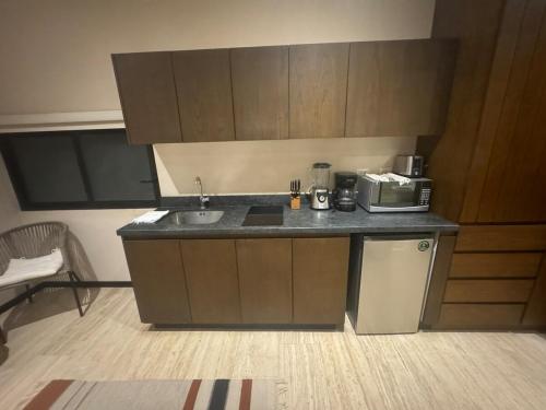 Kuchyň nebo kuchyňský kout v ubytování Estudio amueblado en Ophelia Tulum