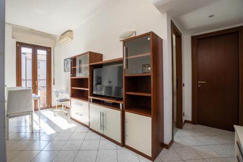 Bright Apartment for 3 Guests near Porta Romana with Balcony