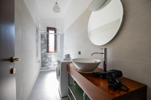 Bright Apartment for 3 Guests near Porta Romana with Balcony