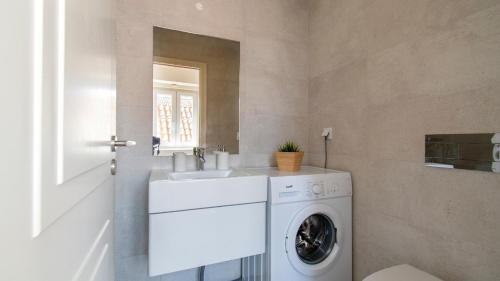 Portas do Sol Stylish Apt