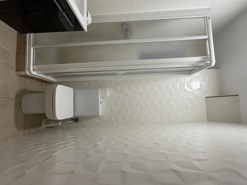 an empty room with a white room with a fan at Lujo alfonso el sabio in Alicante