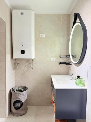 Bilik mandi di Elia Apartment