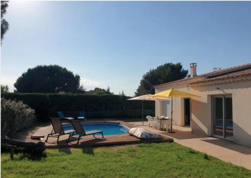 Belle maison region provence piscine climatisation cinq chambres dix personnes