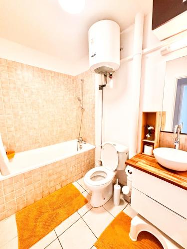 Ένα μπάνιο στο Bright & Spacious 3BR retreat in Saint-Martin