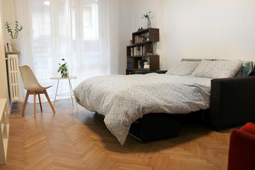 Una cama o camas en una habitación de Casa di Tia - 75mq apartment in Turin Center