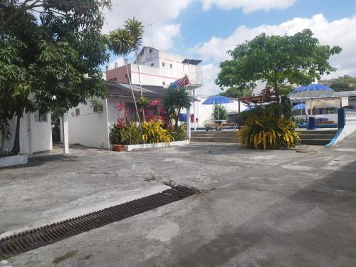 a building with a drain in the middle of a parking lot at RS Hotel Granada in Atacames