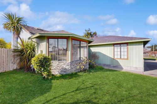 a house with a green lawn in front of it at Lighthouse Retreat in Arcata