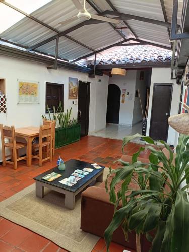 Posezení v ubytování Hostal Colonial de Santander