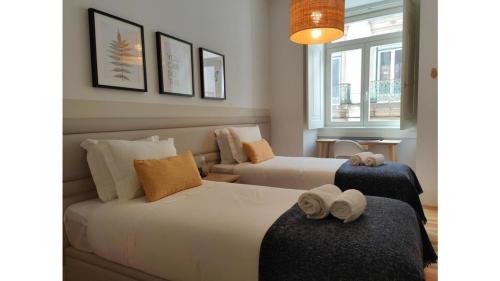 Amazing Spacious Chiado 2-Bedroom Stylish Apt w AC