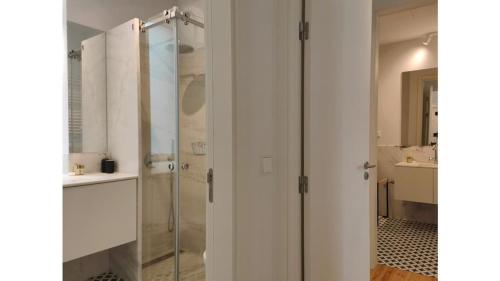 Amazing Spacious Chiado 2-Bedroom Stylish Apt w AC