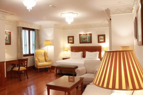Гостиная зона в Hotel Inglaterra