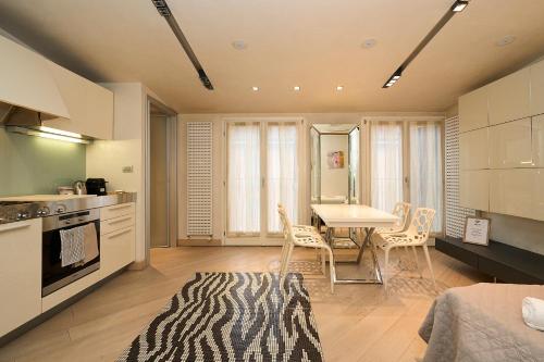 Luxury House - 2 Minutes Walk from Central Station