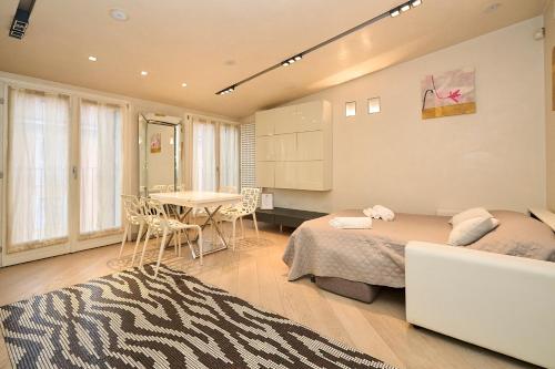 Luxury House - 2 Minutes Walk from Central Station