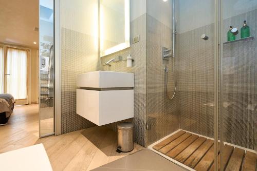 Luxury House - 2 Minutes Walk from Central Station