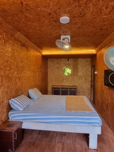 Postel nebo postele na pokoji v ubytování Woods inn Anaikatty