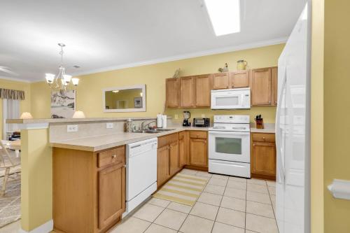 Kuchyň nebo kuchyňský kout v ubytování WB822 Barefoot Landing 2BR 2 Full Bath