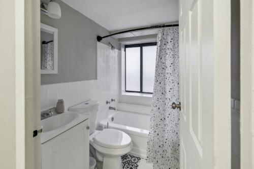 Ένα μπάνιο στο The Stetson 1101 I 2 Bed 2 Bath