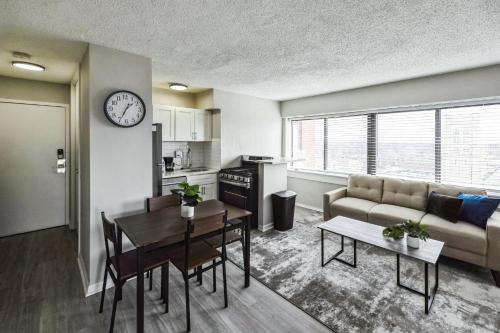 Η κουζίνα ή μικρή κουζίνα στο The Stetson 1204 I 1 Bed 1 Bath