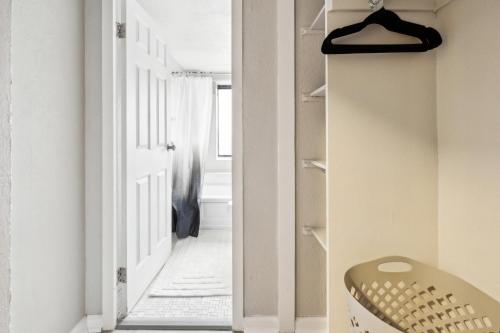 Φωτογραφία από το άλμπουμ του The Stetson 902 Cozy And Comfy Studio σε University City